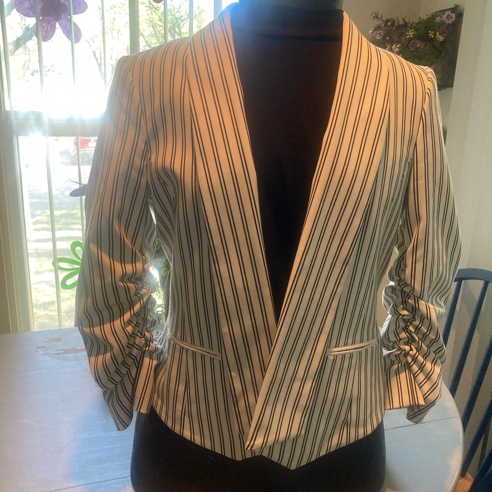 ANTONIO MELANI Black and White Blazer Tailored Cropped Design